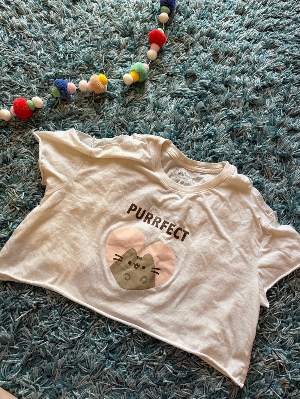 Pusheen — Women’s Cropped 'Purrfect' Graphic Tee - Pink Heart Cat